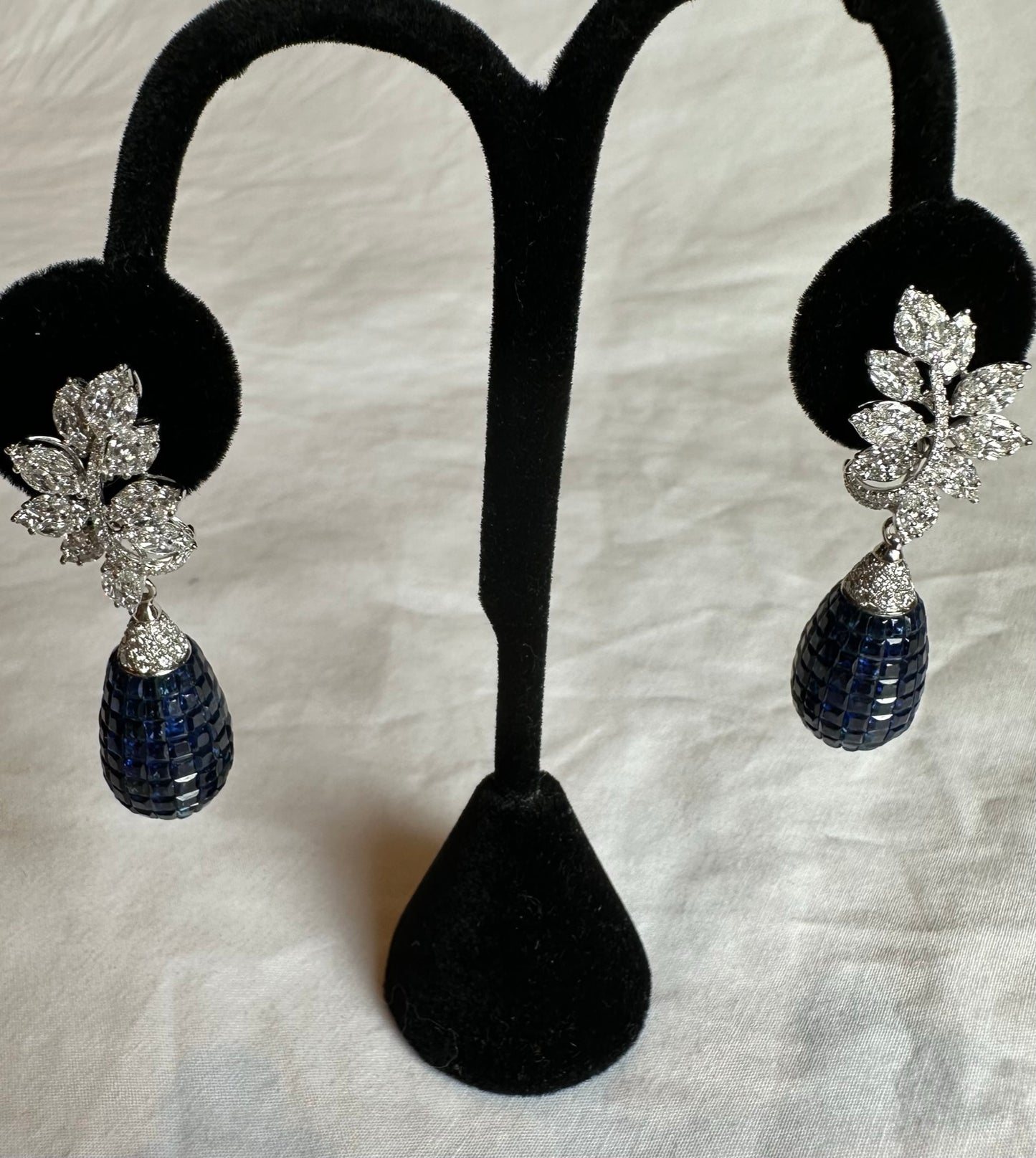 173-19 | 18kw Diamond @0.55ct and Invisibly Set Sapphire @38.75 Drop Earrings