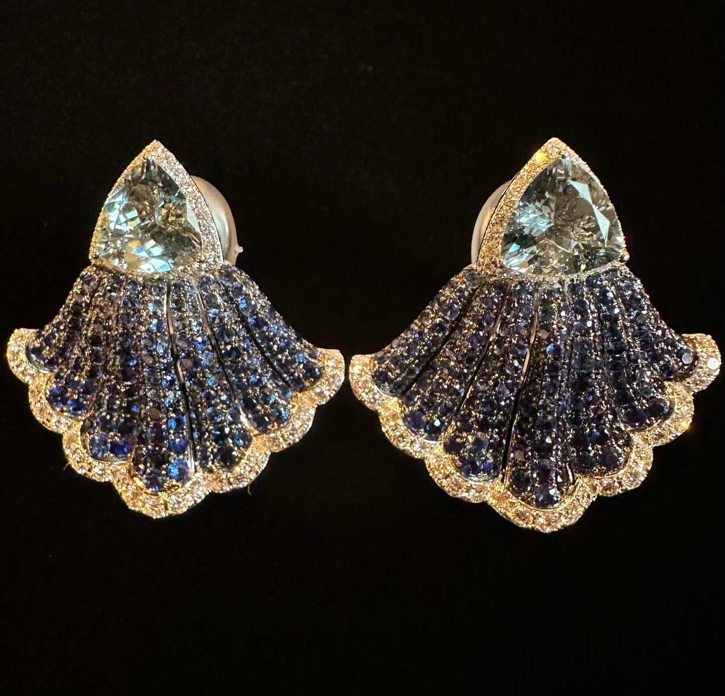 173-4 | 18kw 2 Aquamarine @4.96ct Diamond @1.79ct 7 Row Sapphire @9.32ct
