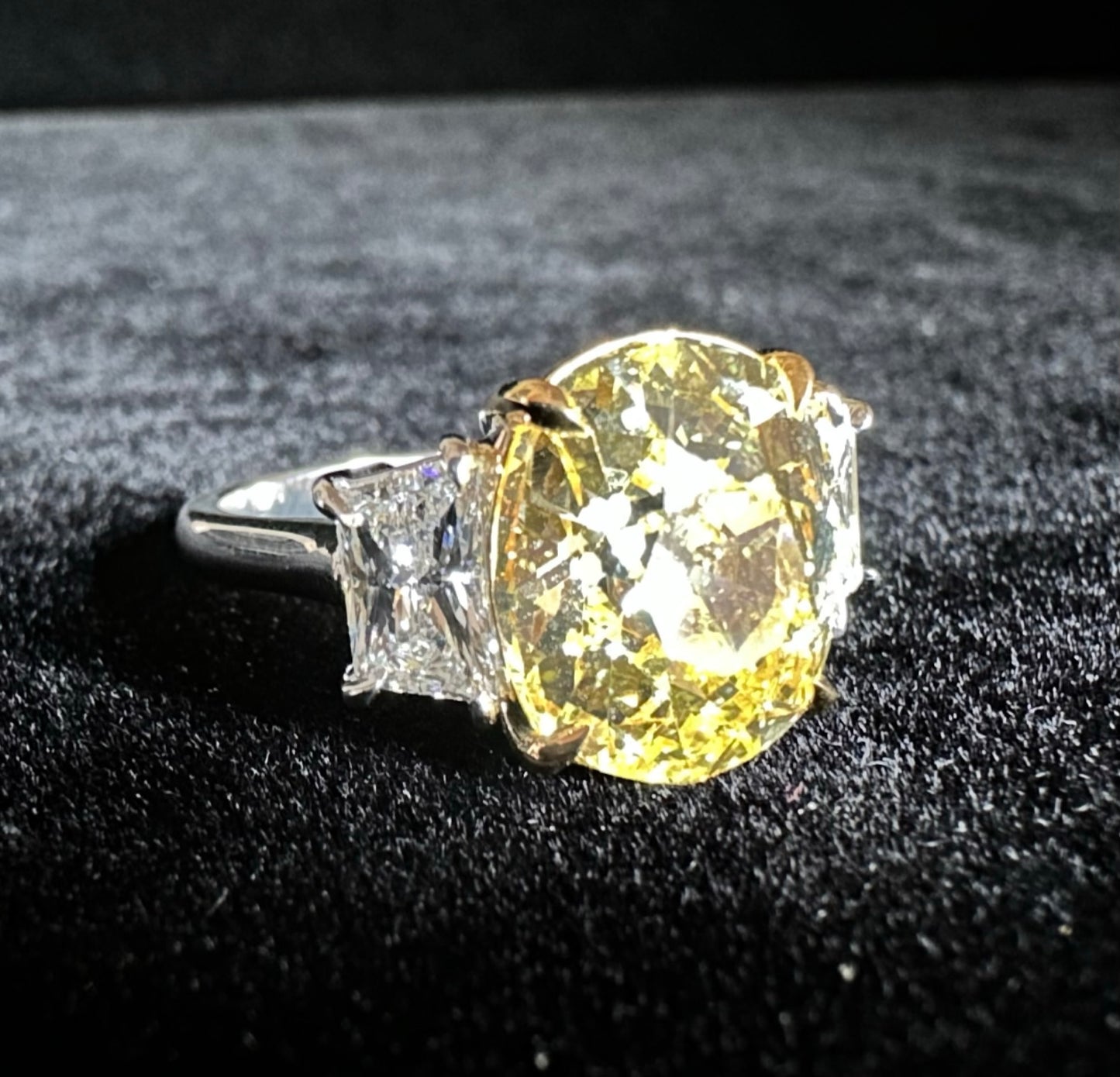 435-2 | 18k PT Fancy Intense Yellow Diamond @7.01ct Trapezoid Diamond @1.52ct VS-GIA