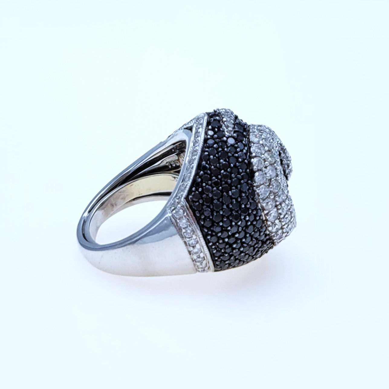 465-1 DOEX | 18kwg Black/White Diamond @ 6.0ct Swirl Ring