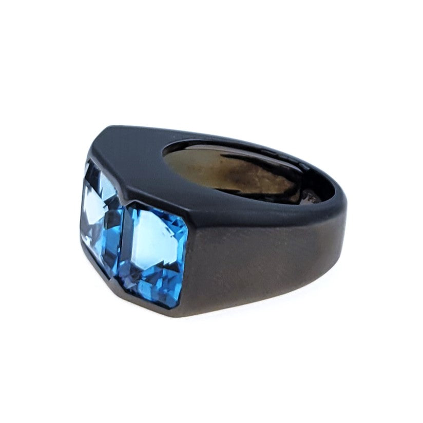 173-239 | 18kw Bezel Set Blue Topaz @ 15.8ct Ring
