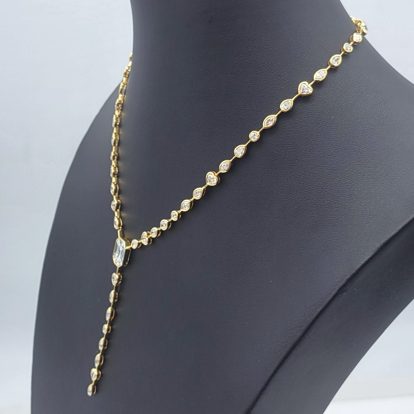 279-132 | 18ky Fancy Shaped Diamond @12.69ct Necklace