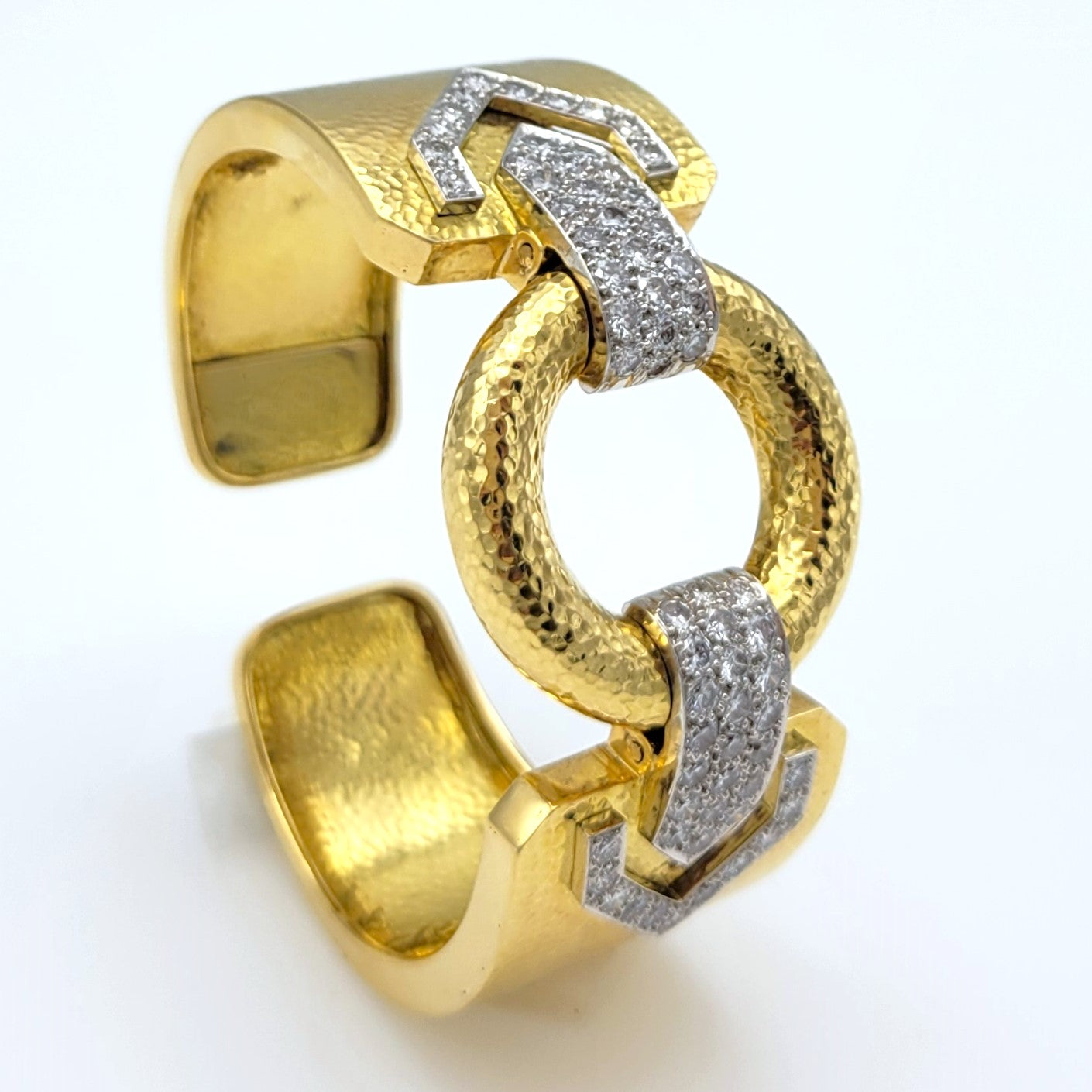 163-9 | 18ky Diamond Buckle David Webb Cuff