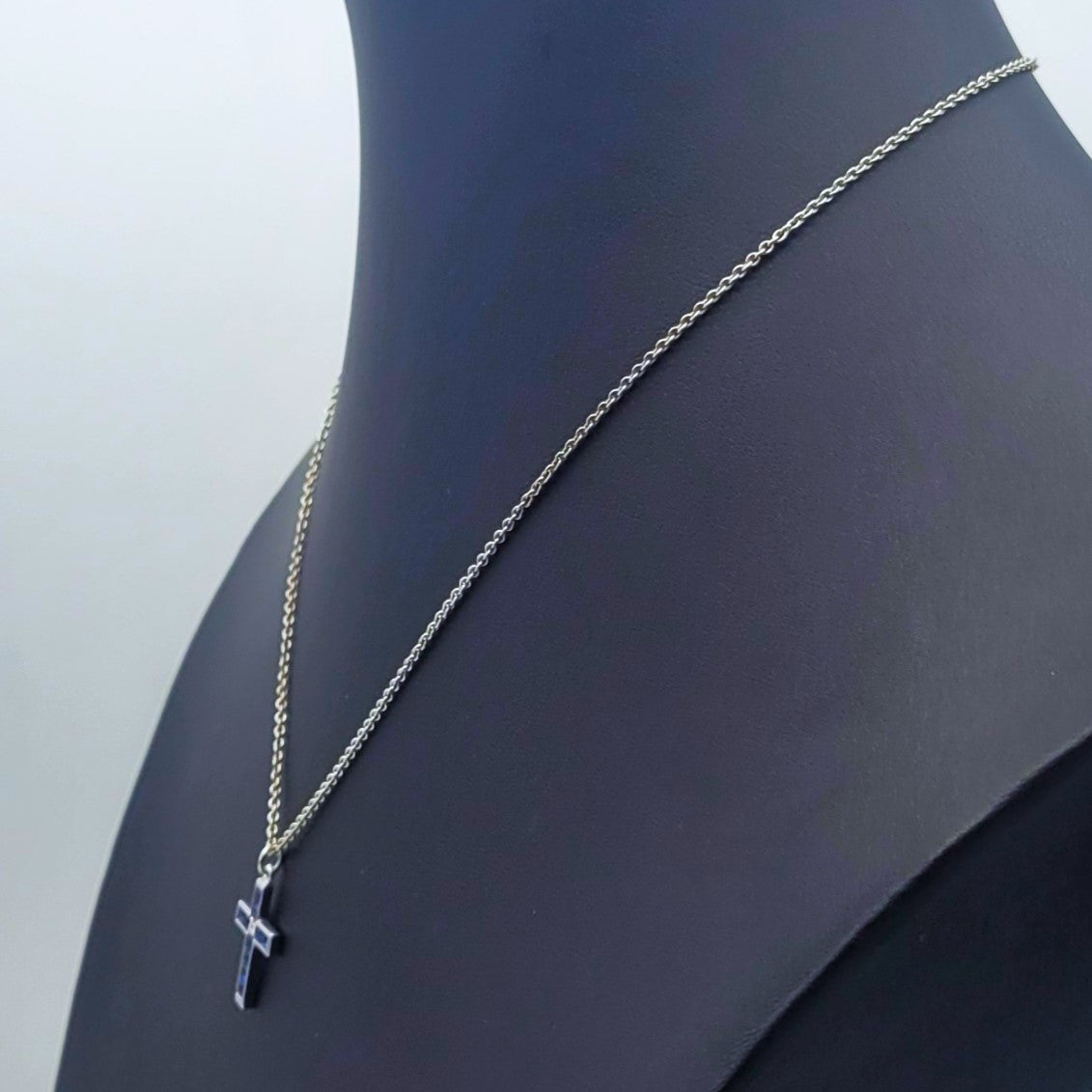 173-155 | 18kw Sapphire: 1.1ct and Diamond: 0.12ct Cross w/Chain
