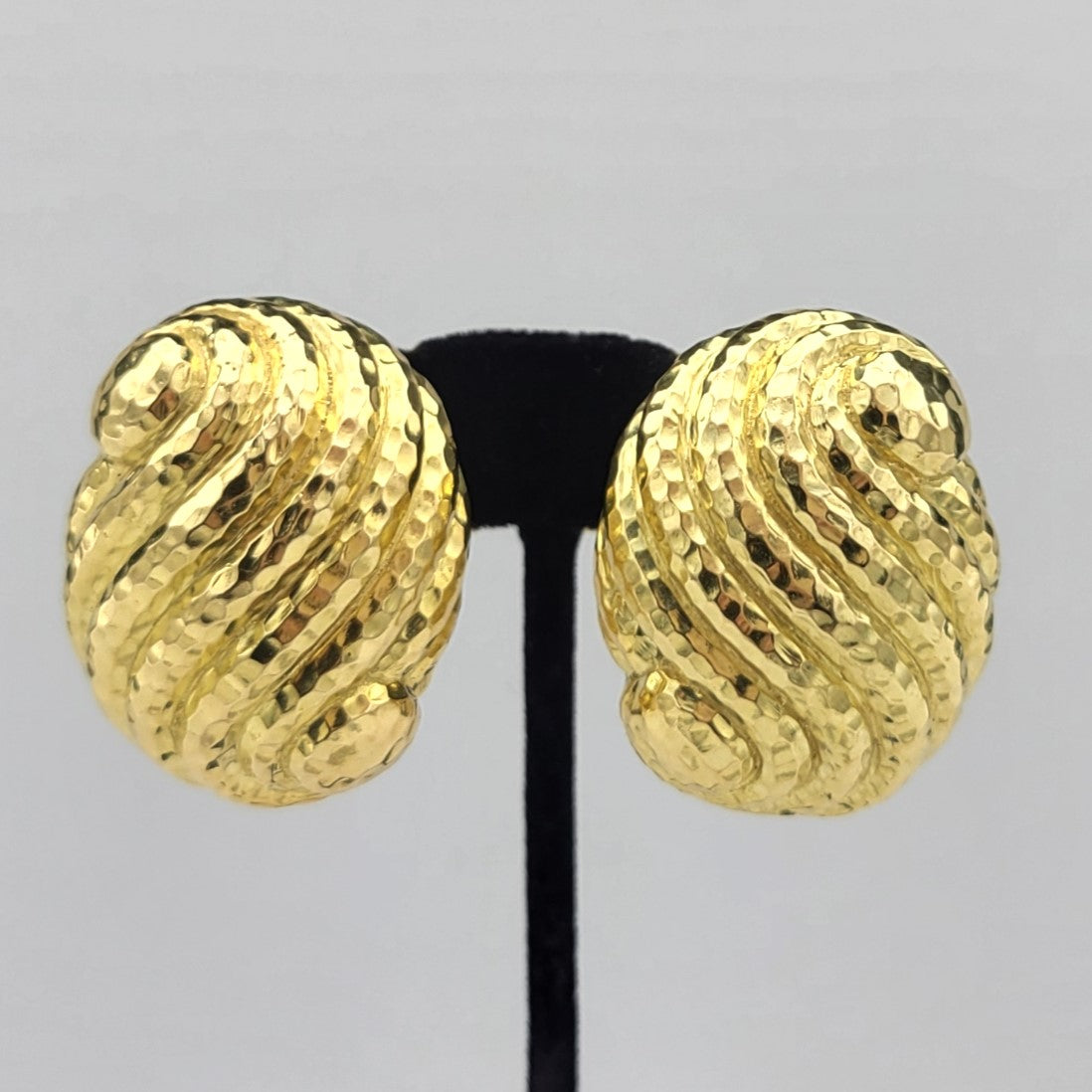 33-392 | 18ky David Webb Hammered Gold Swirl Earring