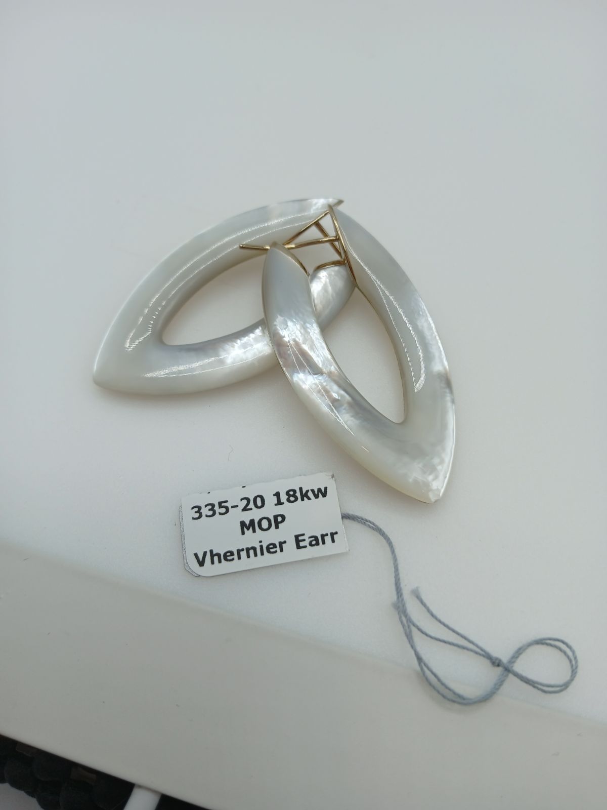 335-20 MAEX | 18KW MOP Vhernier Earrings