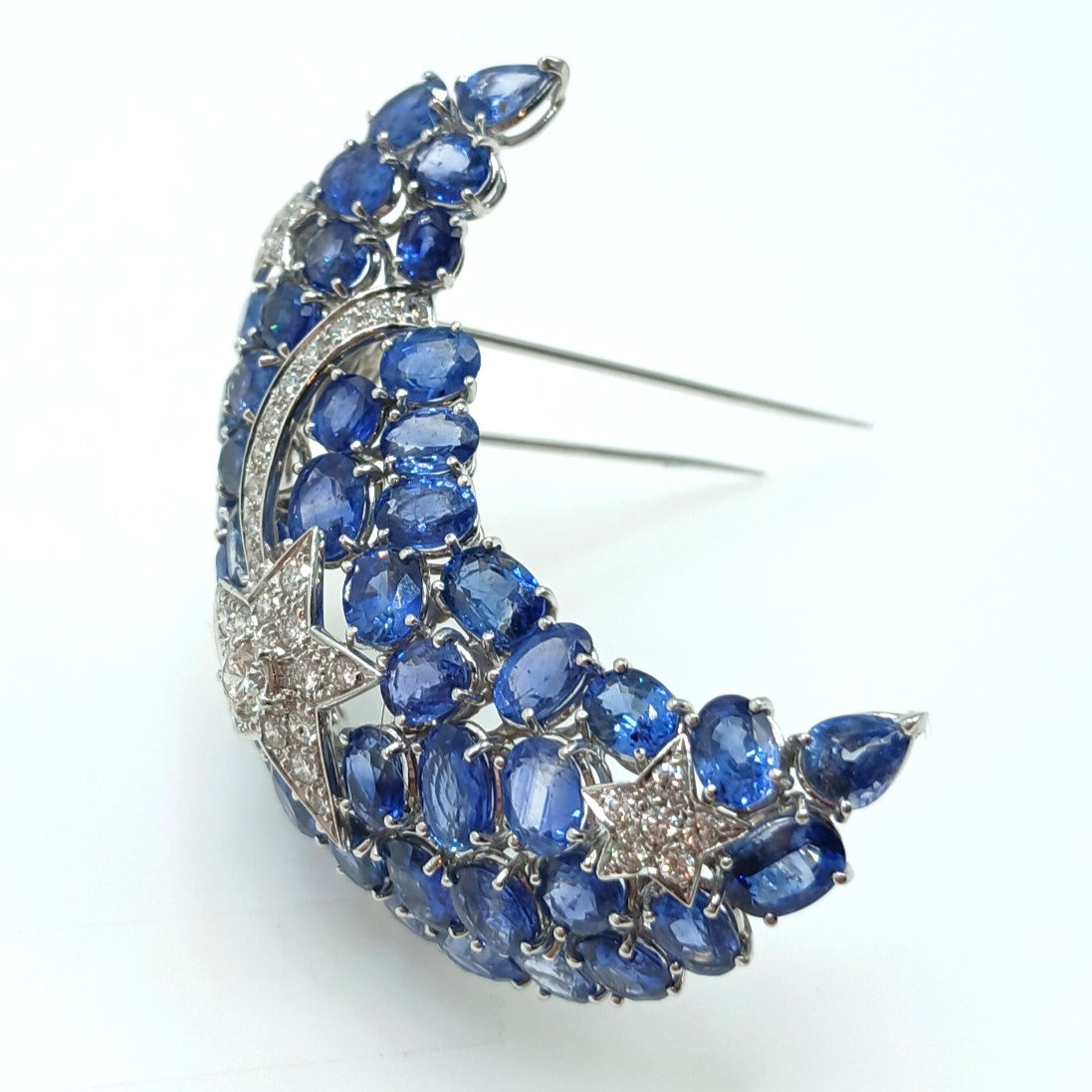 51-29 | 18kw Crescent Moon Sapphire: 58.23ct and Diamond: 2ct Pin