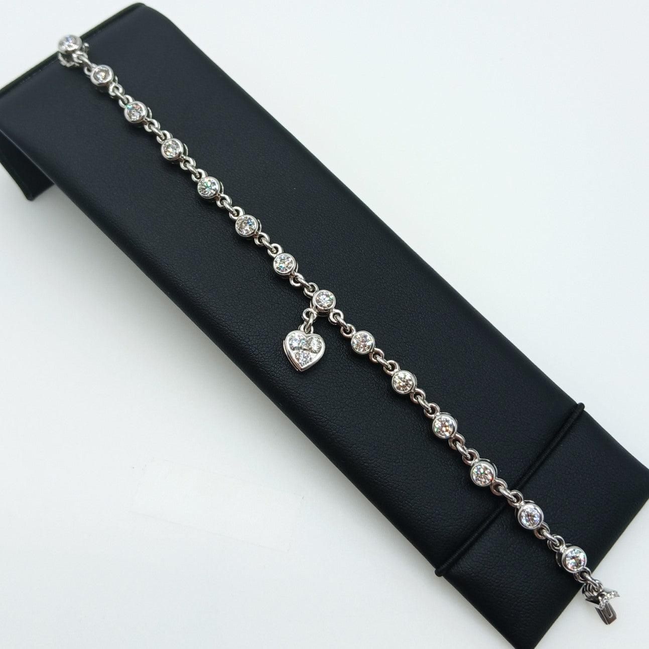 98-41 | 18kw Graff Heart Diamond Bracelet