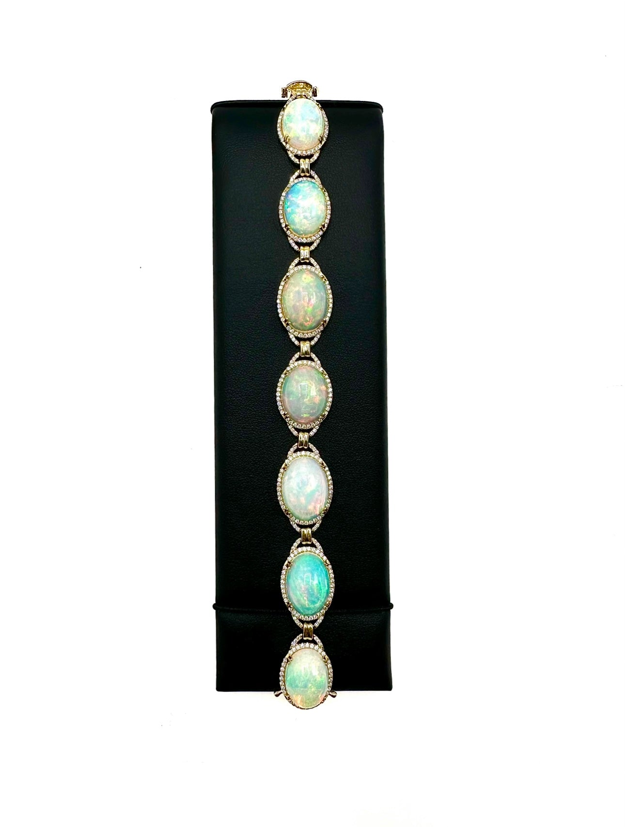 235-32 FMEXE | 18K YG Opal: 50.08 cts D: 2.03 cts