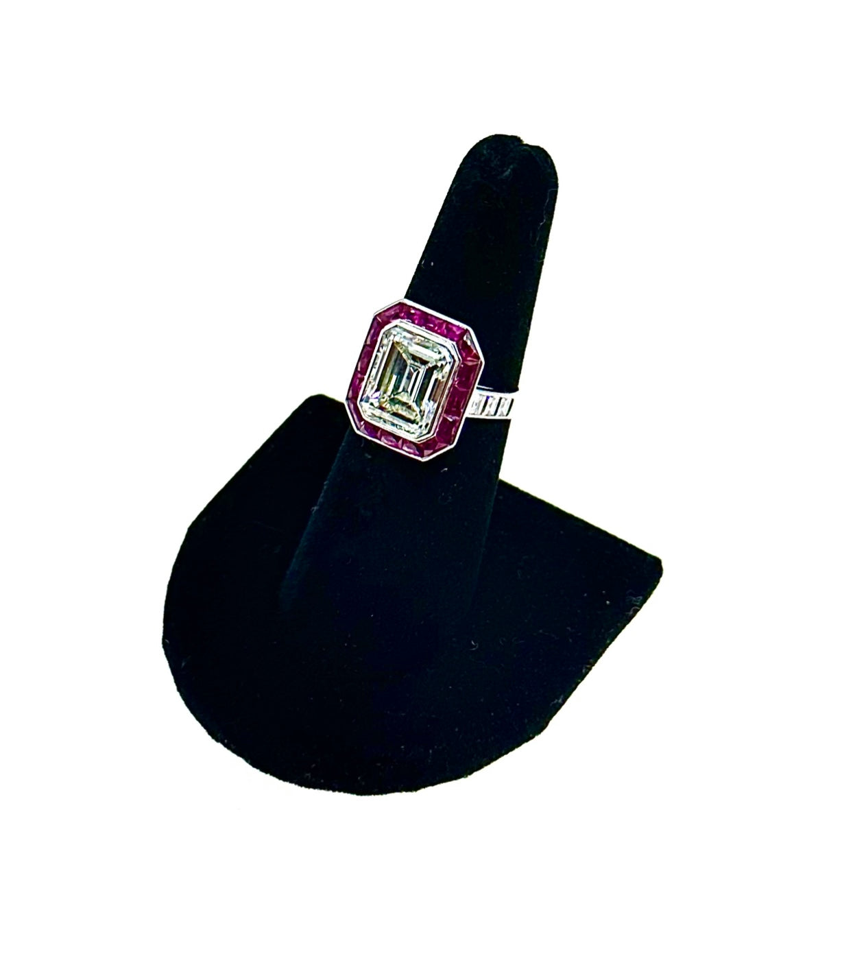 136-10 IFIEX | PLT EM Cut D:5.02 cts L-M VS2, R:1.42cts D:0.64cts