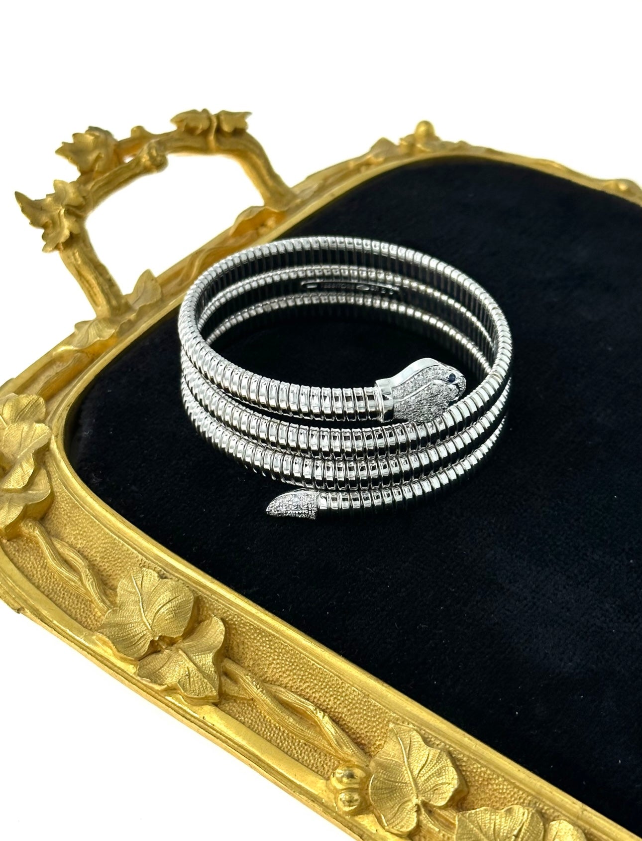 268-325 DEXE | Small White Gold Diamond Snake Bangle