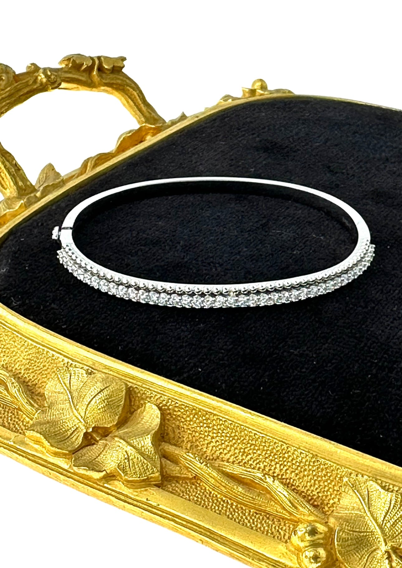 268-334 MEXE | White Gold Diamond Bead Edge Bangle