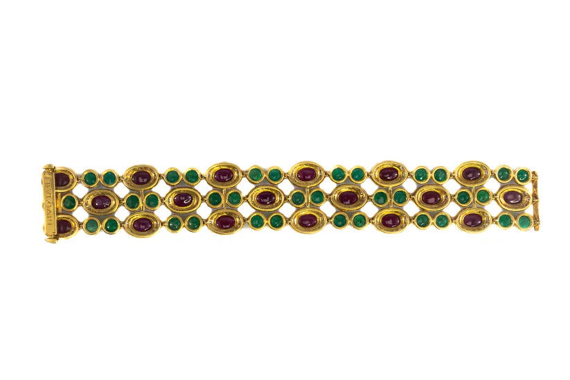 483-40 FXIEXE | 18 K Bulgari, ruby emerald and diamond bracelet